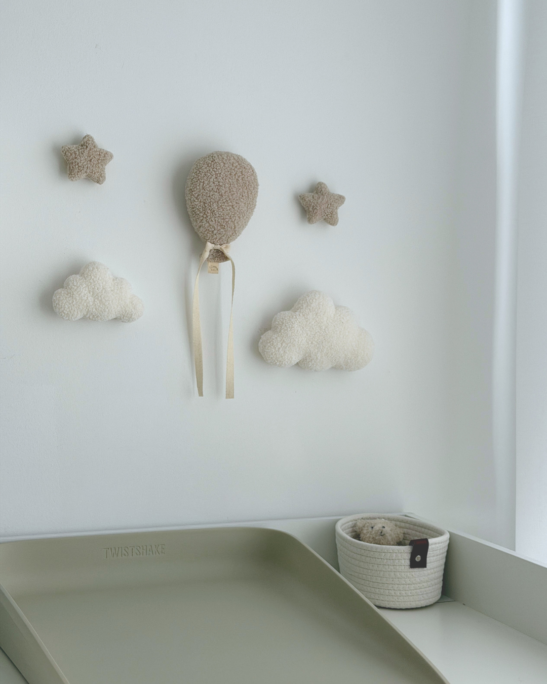 WALL DECORATION BALLOON with stars and clouds SET