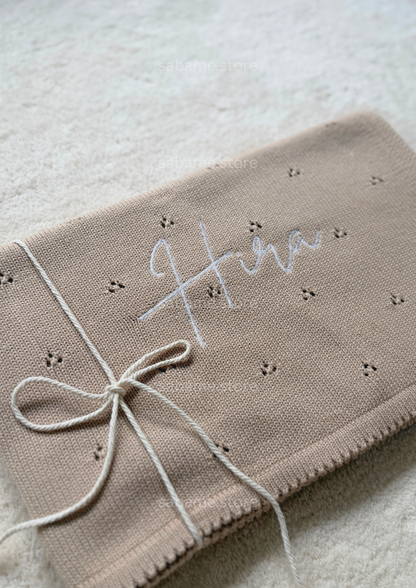 Gestrickte Babydecke Cozy mit Personalisierung